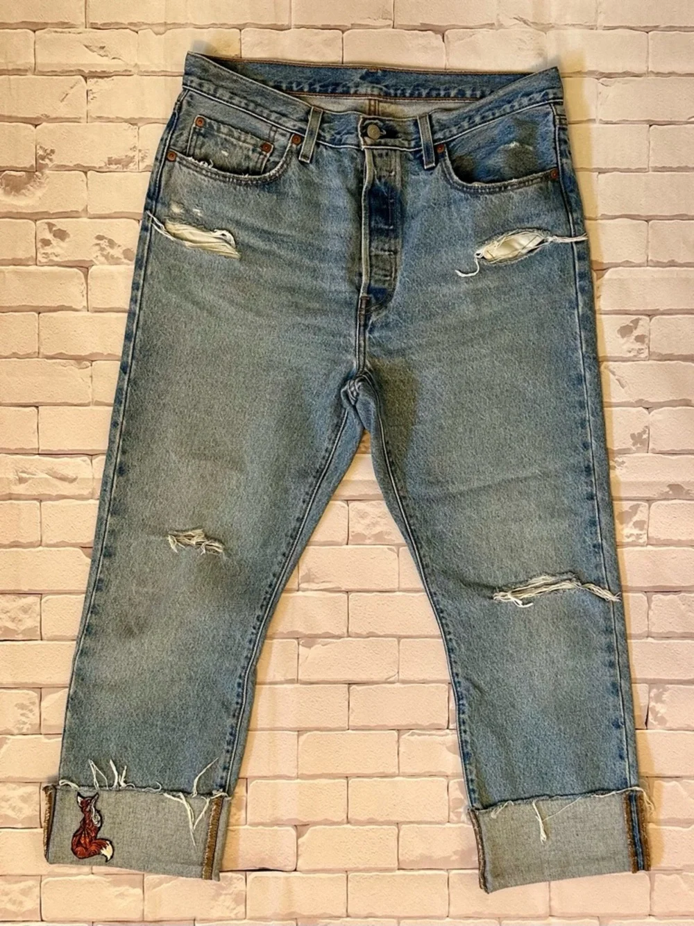 Levi's 501 Woman’s Cropped Distressed Denim Jeans - Light Blue Size 32 - Picture 2 of 6